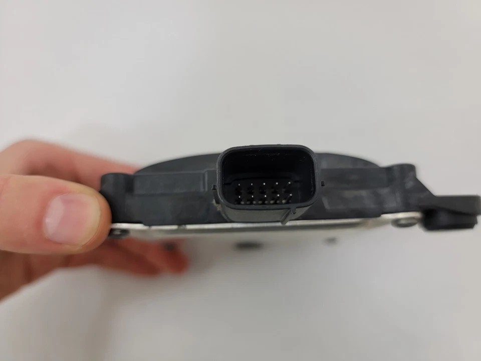 Sensor de radar lateral punto ciego Mitsubishi RVR 8638A227 LH 2020 FABRICANTE DE EQUIPOS ORIGINALES Foto 3 de 4