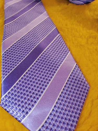 DONALD TRUMP ~ MENS SILK DRESS TIE ~ PURPLE & LAVENDER ~ STRIPED ~ 59" - Picture 2 of 4