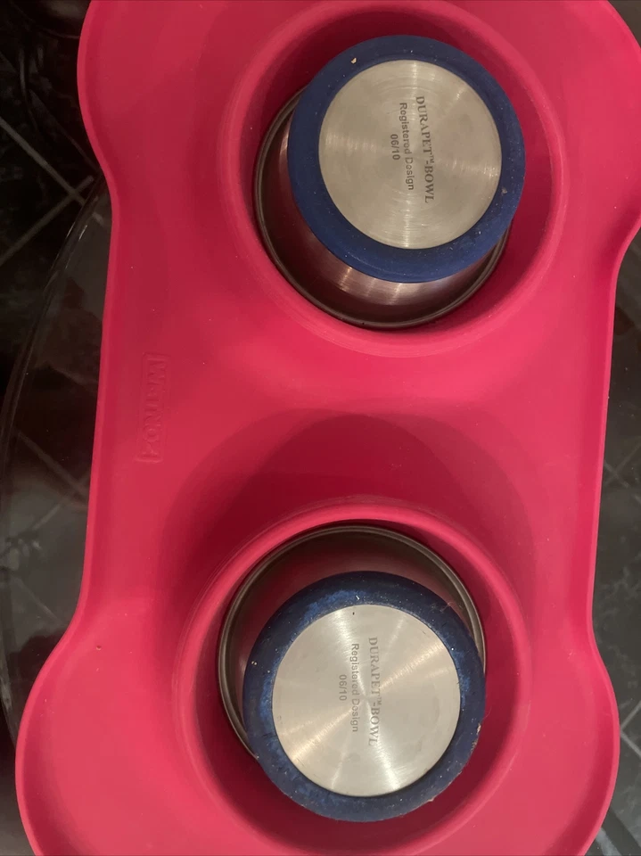 wetnoz Alfombra Plástico Rosa Mascota con Cuencos Acero Inoxidable Foto 4 de 4