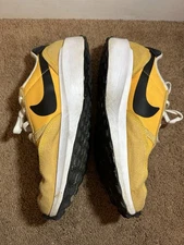 Nike Waffle Nav Mens Size 10.5 Yellow Gold Athletic Running Shoes Sneakers