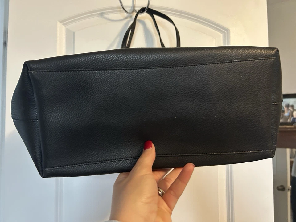 Bolso de hombro Coach grande de cuero negro Foto 3 de 4