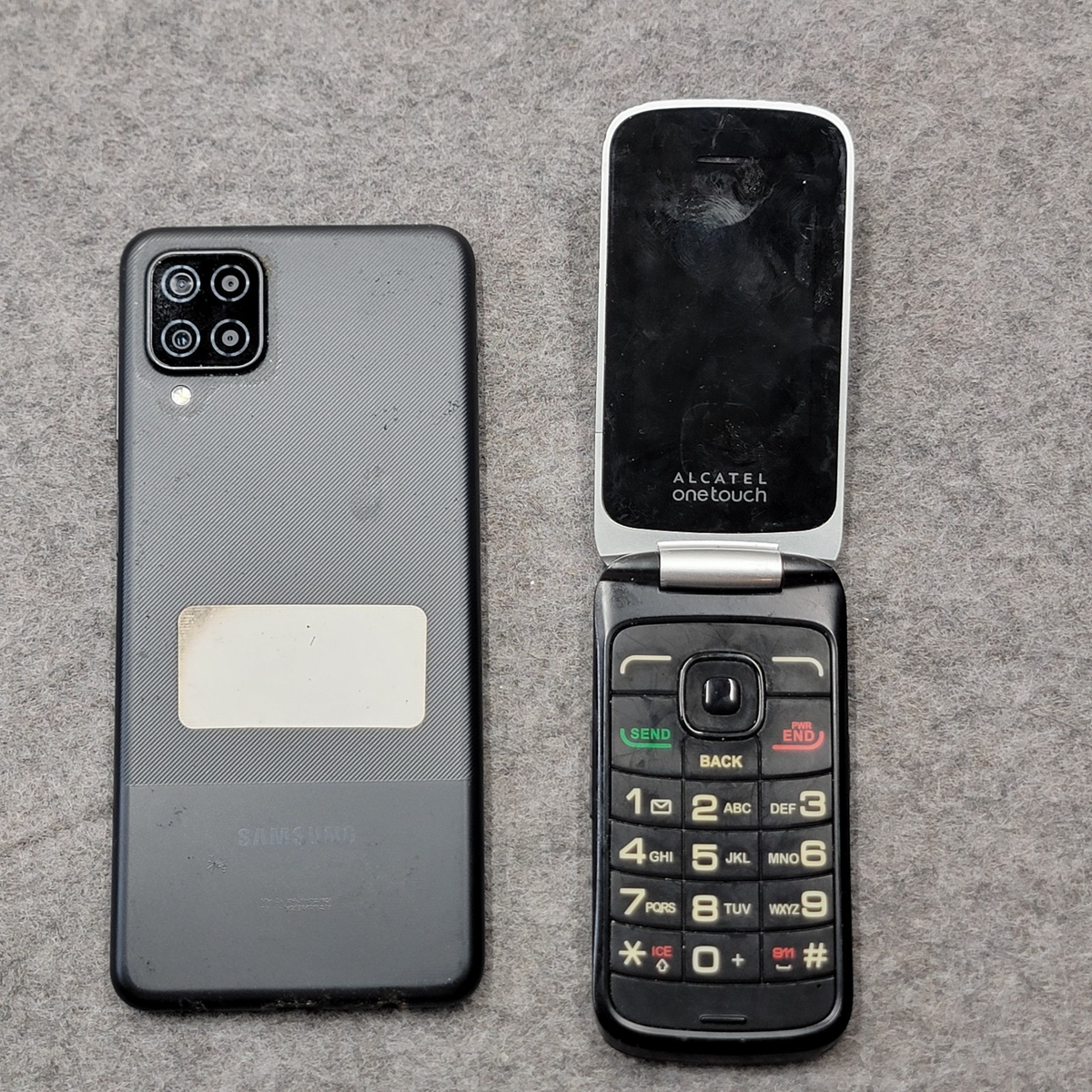 LOT DE 10 téléphones vendu comme HS (pour pièces) - dont 3 Apple EUR 50