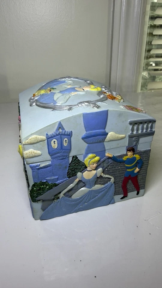 Винтажная музыкальная шкатулка для ювелирных изделий Disney Cruise Princess Cinderella (Honk Kong Disney) - Изображение 4 из 4