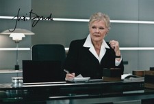 JUDI DENCH signed Autogramm 20x30cm JAMES BOND in Person autograph