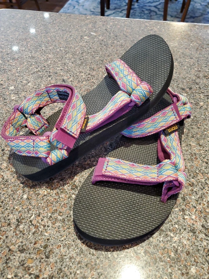Teva Original Universal Sandals Womens 6 US Purple Patterned Outdoor Fun Perfect - Imagem 4 de 4