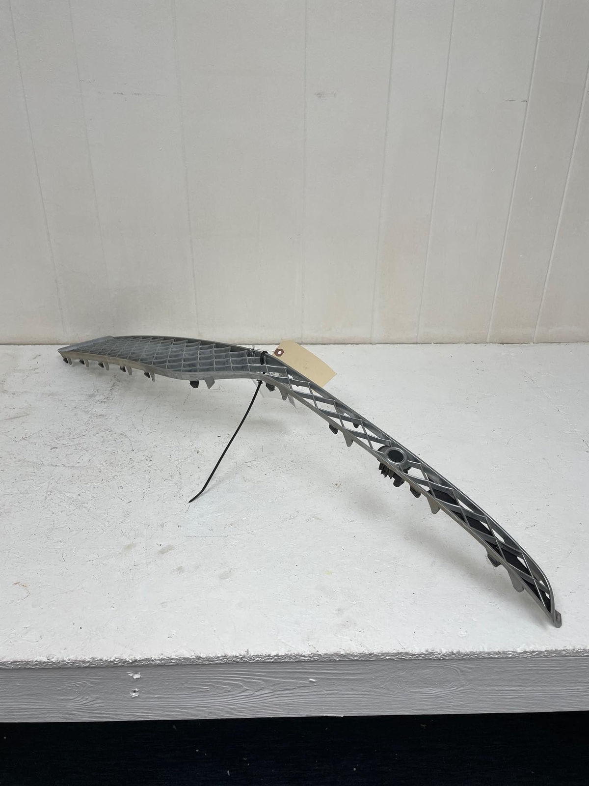 2018 BENTLEY BENTAYGA RH FRONT RIGHT LOWER PASS SIDE BUMPER AIR COOLING GRILLE