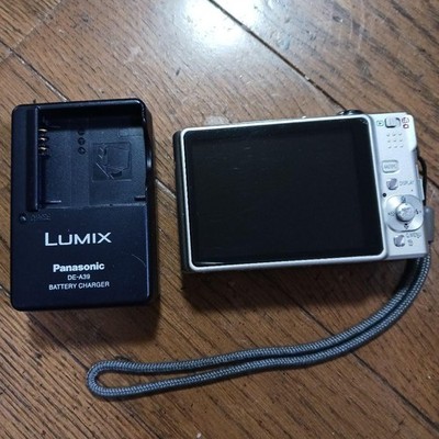 美品　LUMIX 10 MEGA PIXELS デジタルカメラ Panasonic Lumix 10 Megapixel Digital Camera with Leica Lens