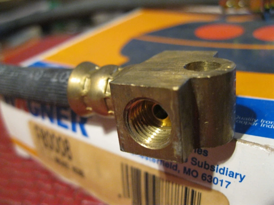 Manguera de freno delantera AMC Javelin 1972-1974 nuevo de lote Foto 3 de 3