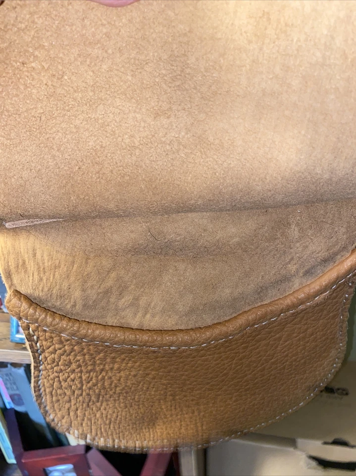 Bolso Posible de Cuero Hombre Montaña Polvo Negro Hecho a Mano con Correa Foto 3 de 4