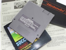SOCCER  Kleine OVP  Nintendo  NES Spiel   Bienengr&auml;ber   GETESTET