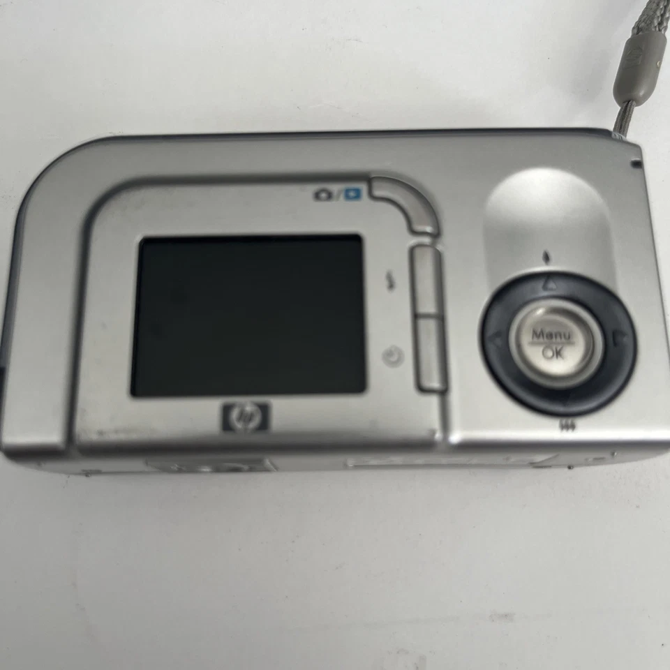 HP PhotoSmart E327 5.0MP Digital Camera - Silver - Image 3 of 3