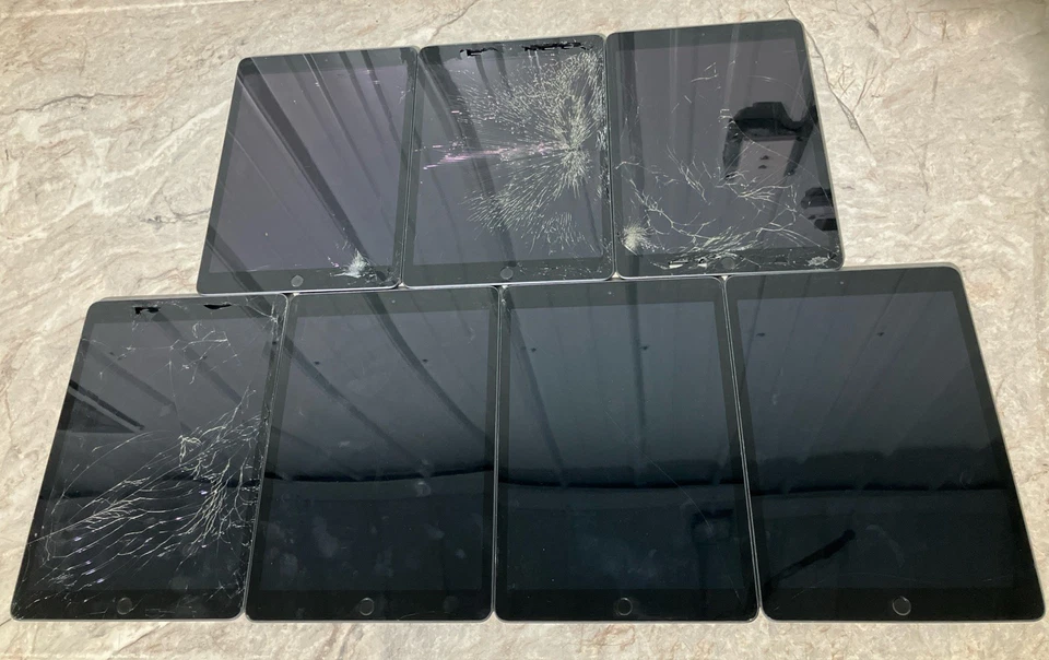 Apple iPad 8va Generación A2270 WiFi Solo 32GB Gris - Lote de 10 - Problemas Foto 3 de 4