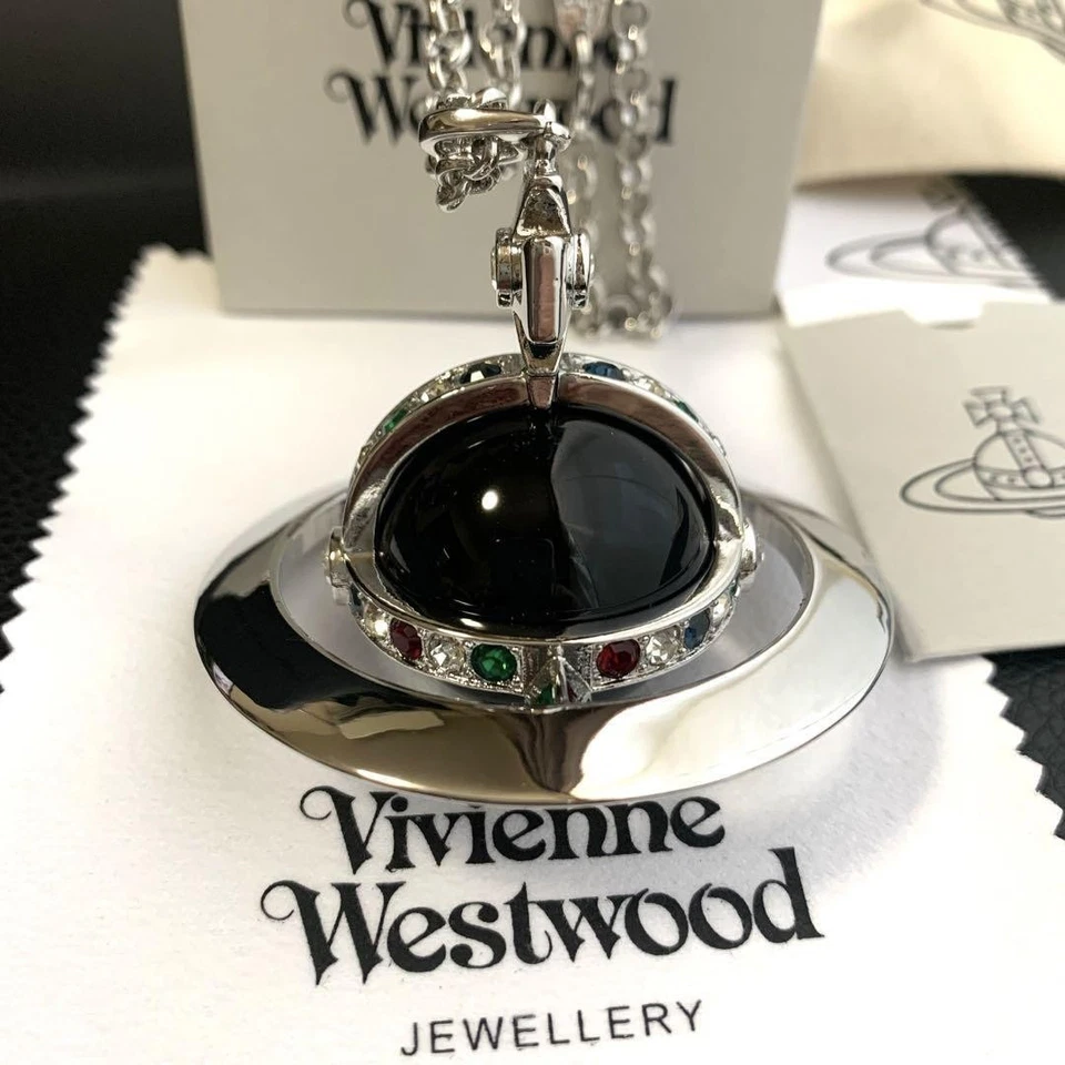Collar Vivienne Westwood Orbe Negro Plata 4 x 4 cm N59679 - Imagen 3 de 4