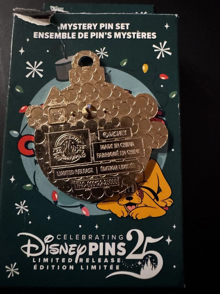 Prendedor misterioso Disney de vacaciones Mickey Chip 'n' Dale árbol de Navidad de Plutón Foto 2 de 2