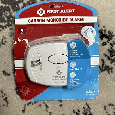 First Alert - Carbon Monoxide Alarm - CO400 - 9V Battery Included - Brand New