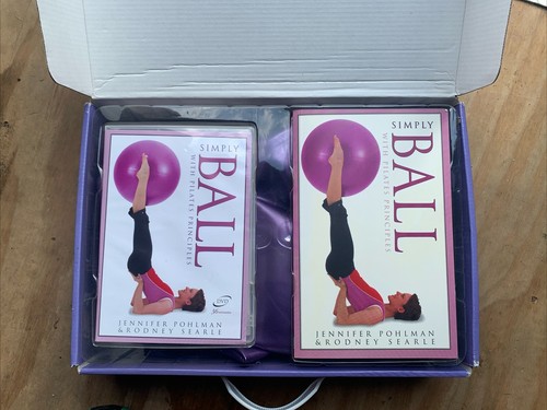 DVD y libro Simply Ball with Pilates Principles en caja con bola - Imagen 6 de 7