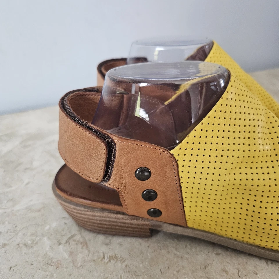 SPRING STEP Sandals Women's Size 40 US 9 Mustard Yellow Leather Perforated Soft - Image 2 of 4