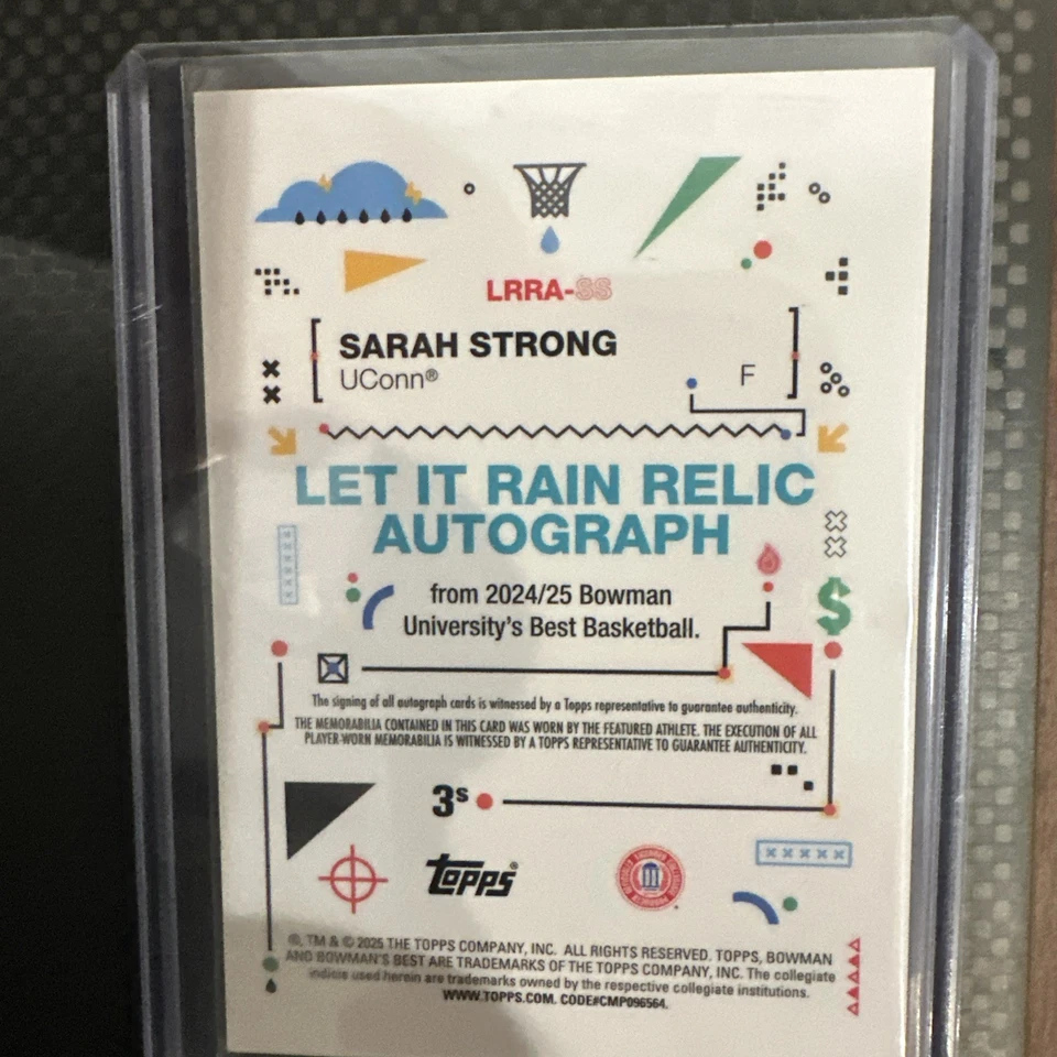Parche usado Sarah Strong Player 2024-25 automático dorado geo/50 UCONN Foto 2 de 3