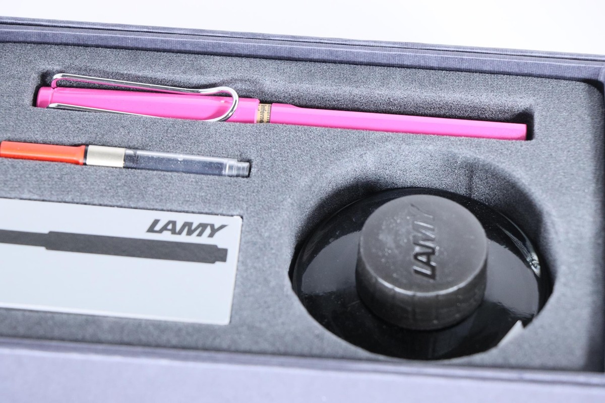 Lamy Safari Füllfederhalter | Medium Feder | Inkl. 5 Schwarze Tintenpatronen & Etui | Farbe: Pink | Made In Germany