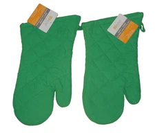 MU KITCHEN  2 Green 100% Cotton Quilted Oven Mitts