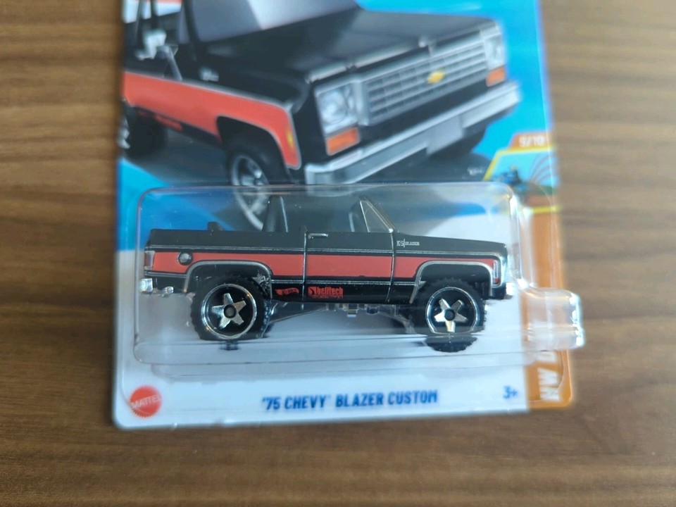 Hot Wheels 2025 - HW Dirt Series #115 - Chevrolet Blazer Custom 1975 Noir Avec Pneus BAJA5s - Modèle Réduit 1:64