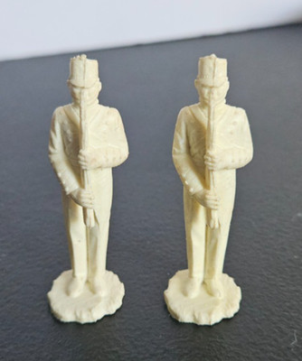 WEST POINT CADETS STANDING AT ATTENTION. UNPAINTED FIGURES. LOUIS MARX TOYS