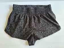 Varley Women s Active Shorts Leapord Print Size S