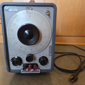HP 200CD 5 Hz - 600 kHz Vintage Wide Range Oscillator.