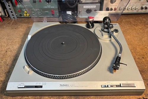 Technics SL-B202 Two Speed Belt Drive Turntable-Serviced, works perfectly