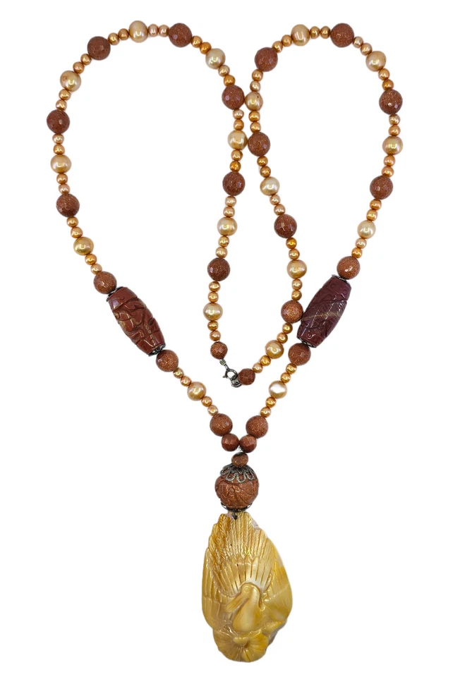 COLGANTE FREGONA TALLADA DE COLECCIÓN + PIEDRA DORADA, PERLA FW Y COLLAR CON CUENTAS JAPER ROJO TALLADO Foto 3 de 4