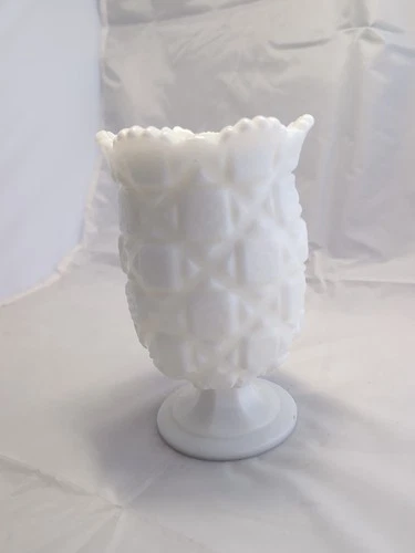 Vintage Milk Glass Westmoreland Old Quilt Pattern Flower Vase 6.5”