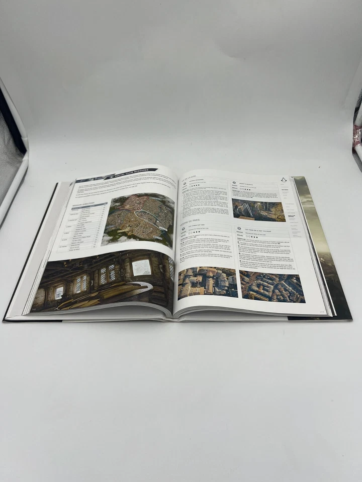 Assassin’s Creed Unity Official Strategy Guide – Hardcover Collector’s Edition - Image 4 of 4