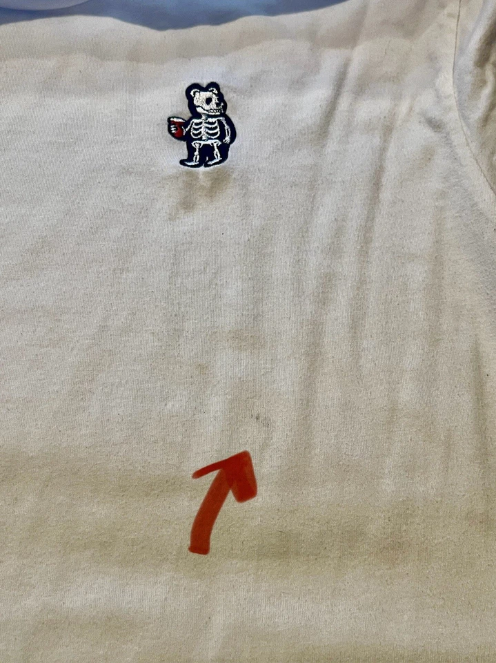 Riot Society Hombre Camiseta Blanca Oso Esqueleto Sosteniendo Rojo Solo Bebida Taza Talla L Foto 3 de 4