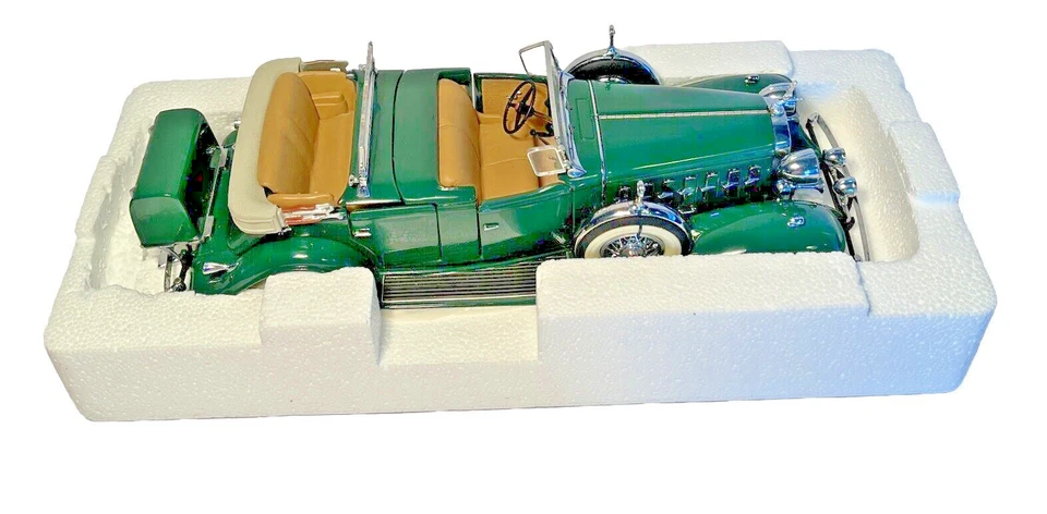 Danbury Mint 1932 Cadillac V-16 Sport Phaeton Die Cast 1:24 (B249) - Image 3 of 4