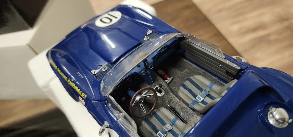 Carro de corrida Exoto 1:18 Corvette Penske Sunoco Grand Sport Roadster #10 1966 Sebring - Imagem 3 de 4