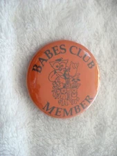 VI- BABES CLUB MEMBER PIN BADGE    #47299 NICE