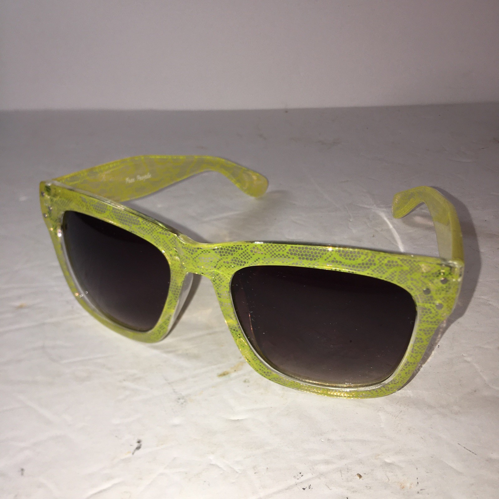 Free People  Womens Yellow Sunglasses Oversized Screened SKU1266