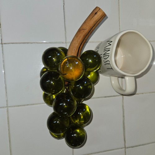 Vintage Green Lucite Acrylic GRAPES Cluster Driftwood Mid Century - Picture 8 of 10