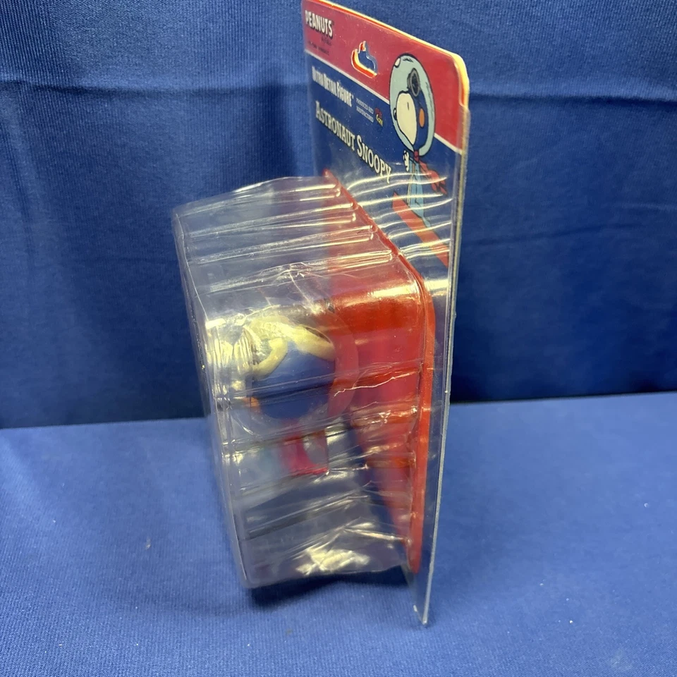 New Peanuts Snoopy Astronaut Medicom Ultra Detail Figure JAPAN - image 3 of 4