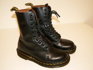 dr martens quilon leather