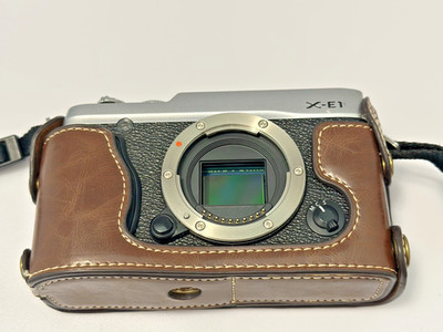 Fujifilm X-E1 16MP Mirrorless Digital Camera Body only Silver *8plus Condition