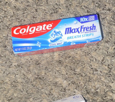 Colgate Max Fresh Whitening Breath Strips Too...