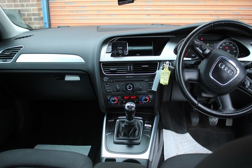 Audi A4 B8 alerón inferior trasero del hueco de la rueda de repuesto avant - Imagen 12 de 16