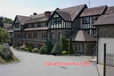 FOTO LLANWDDYN LAKE VYRNWY HOTEL EINE ANDERE BLICK AUF. DER TURM TAVERNENEINGANG IST