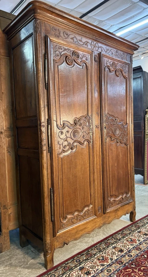 Antiguo armario francés de roble Normandía Luis XV de 2 puertas alrededor de 1800 Foto 3 de 4