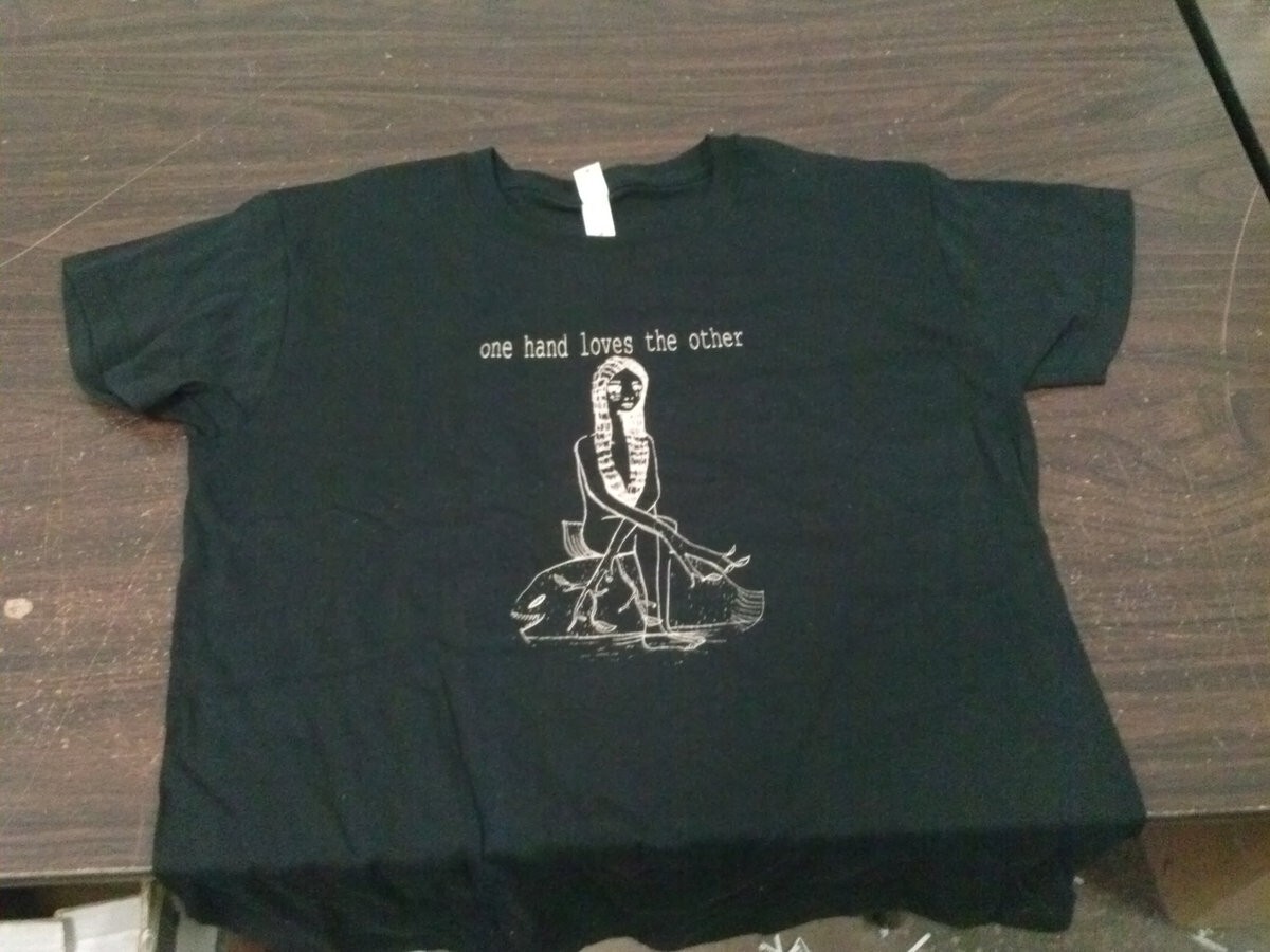 Una mano ama l'altra Maglietta nera Nuova