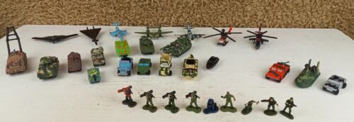 Micro Machines Bundle 23 x MILITARY VEHICLES + 9 SOLDIERS Galoob Hasbro 90s #C - Afbeelding 1 van 24