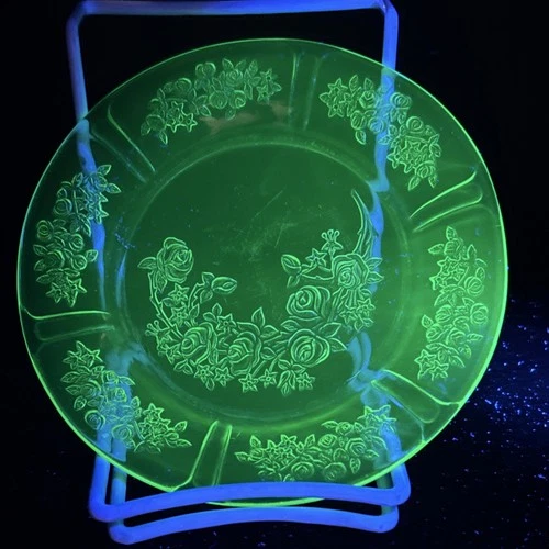 Federal Sharon Green Depression Glass Bread Plate Uranium Glow Cabbage Rose 6.25