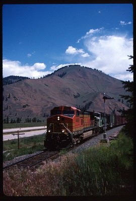 Original Rail Slide - BNSF B'ton Northern Santa Fe 4498 + Spring Gulch MT 7-2004