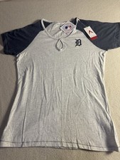 Detroit Tigers Women’s T Shirt L Antigua Gray NWT Baseball Old English D Button